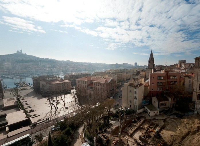 Vue panoramique du chantier Hôtel-Dieu (place Daviel et rue des Belles-Écuelles), 2010 © D.Gliksman, Inrap Vue panoramique du chantier Hôtel-Dieu (place Daviel et rue des Belles-Écuelles), 2010 © D.Gliksman, Inrap